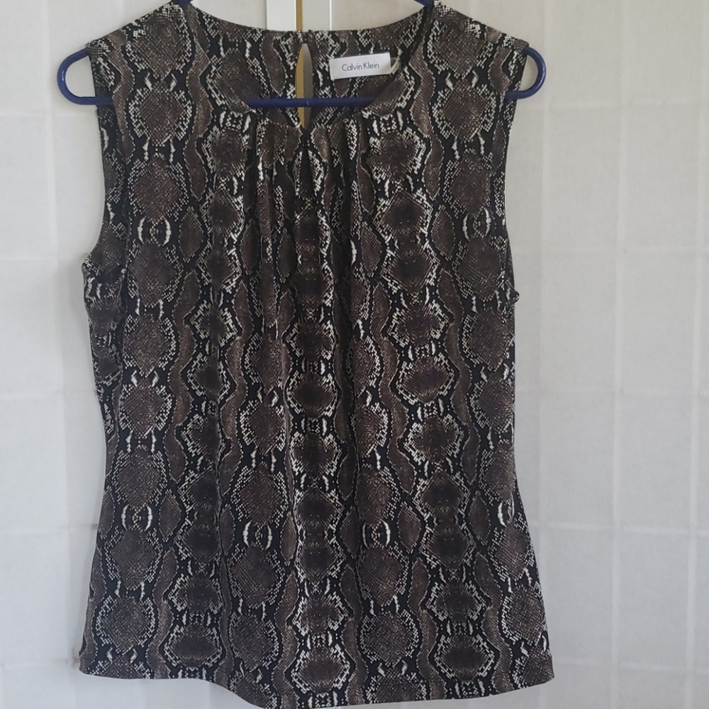 Calvin klein sleeves top